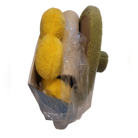 Whisker City Flower Scratching Post - Picture 8 of 9